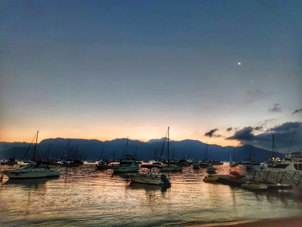 Náutico Ilhabela Náutico<br />
Ilhabela